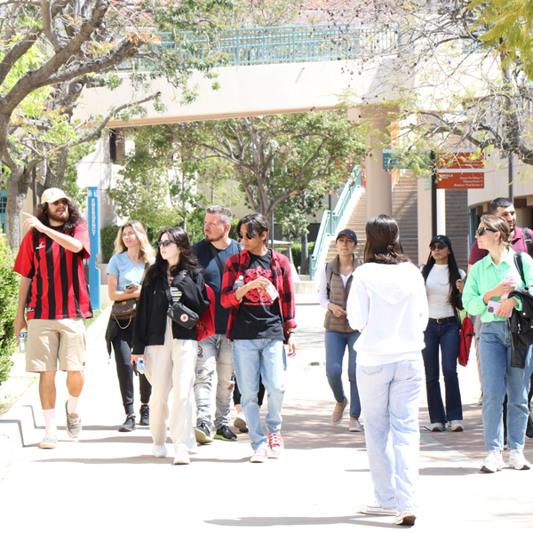 Garfield Students Tour Verdugo Campus