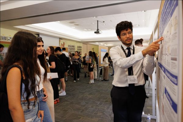 Biology Students Present Research Projects